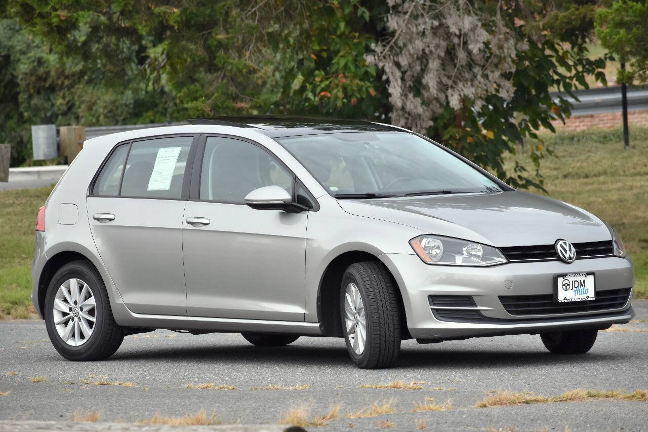 Used 2015 Volkswagen Golf S FWD image 4