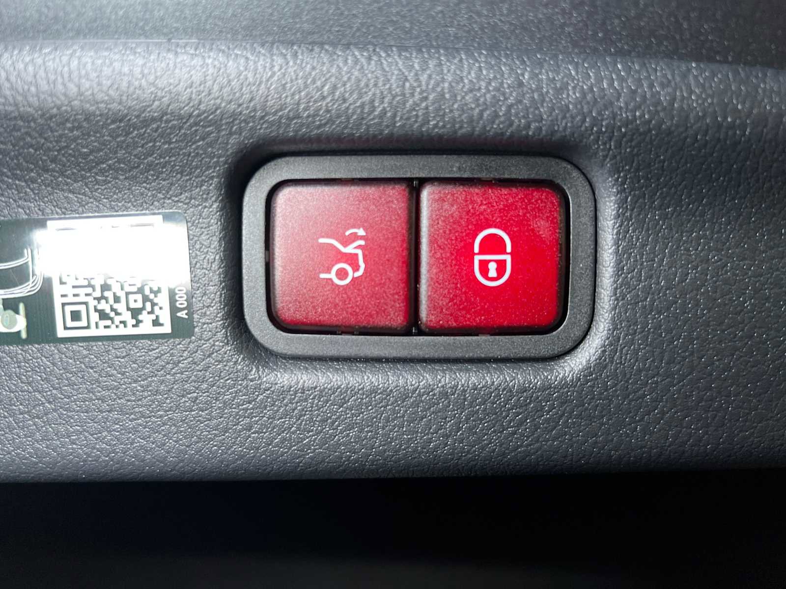 Used 2025 Mercedes-Benz C 300 4MATIC Sedan image 17