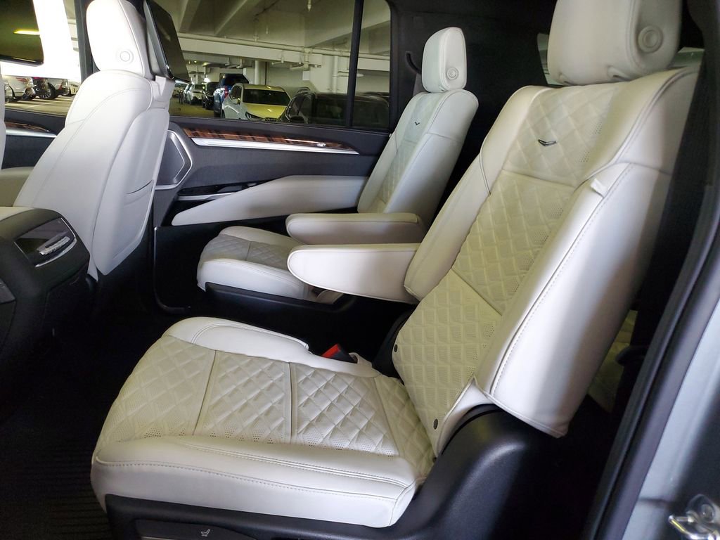 New 2026 Cadillac Escalade ESV Platinum Sport w/ LPO, ONYX Package image 11