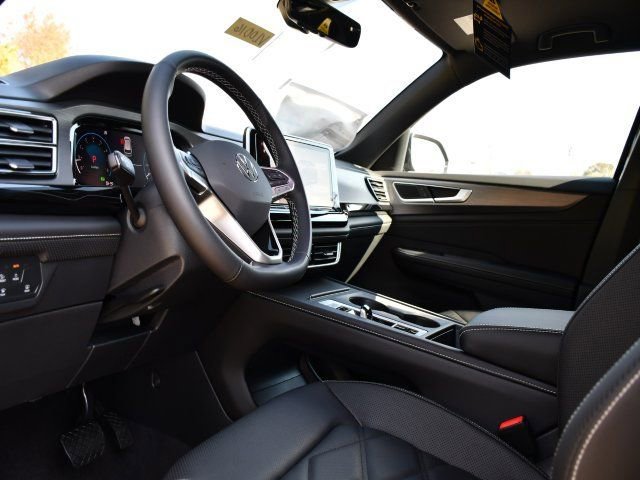 New 2026 Volkswagen Atlas Cross Sport SE image 14