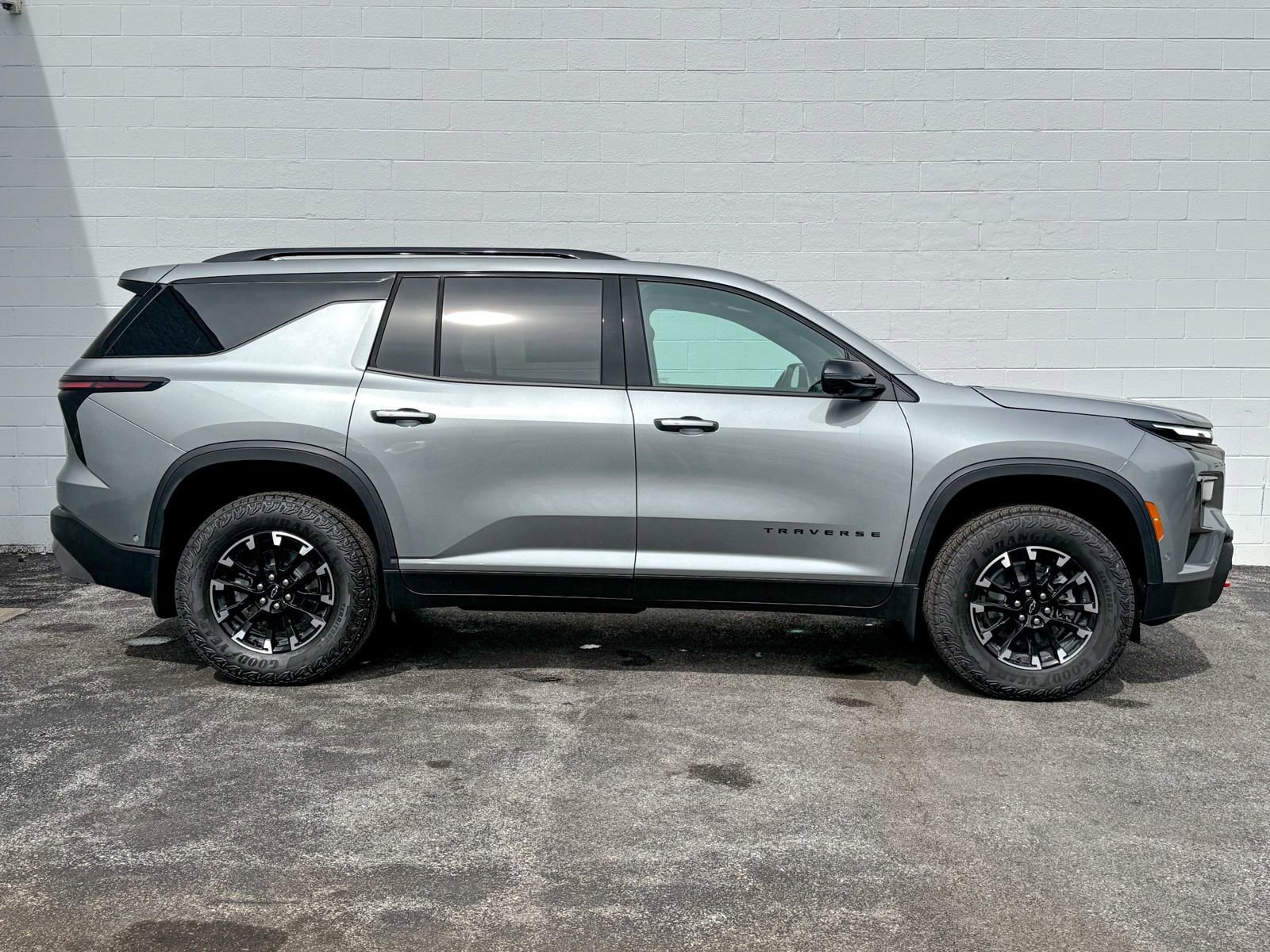 New 2026 Chevrolet Traverse Z71 w/ Enhanced Driving Package AWD/4WD image 4