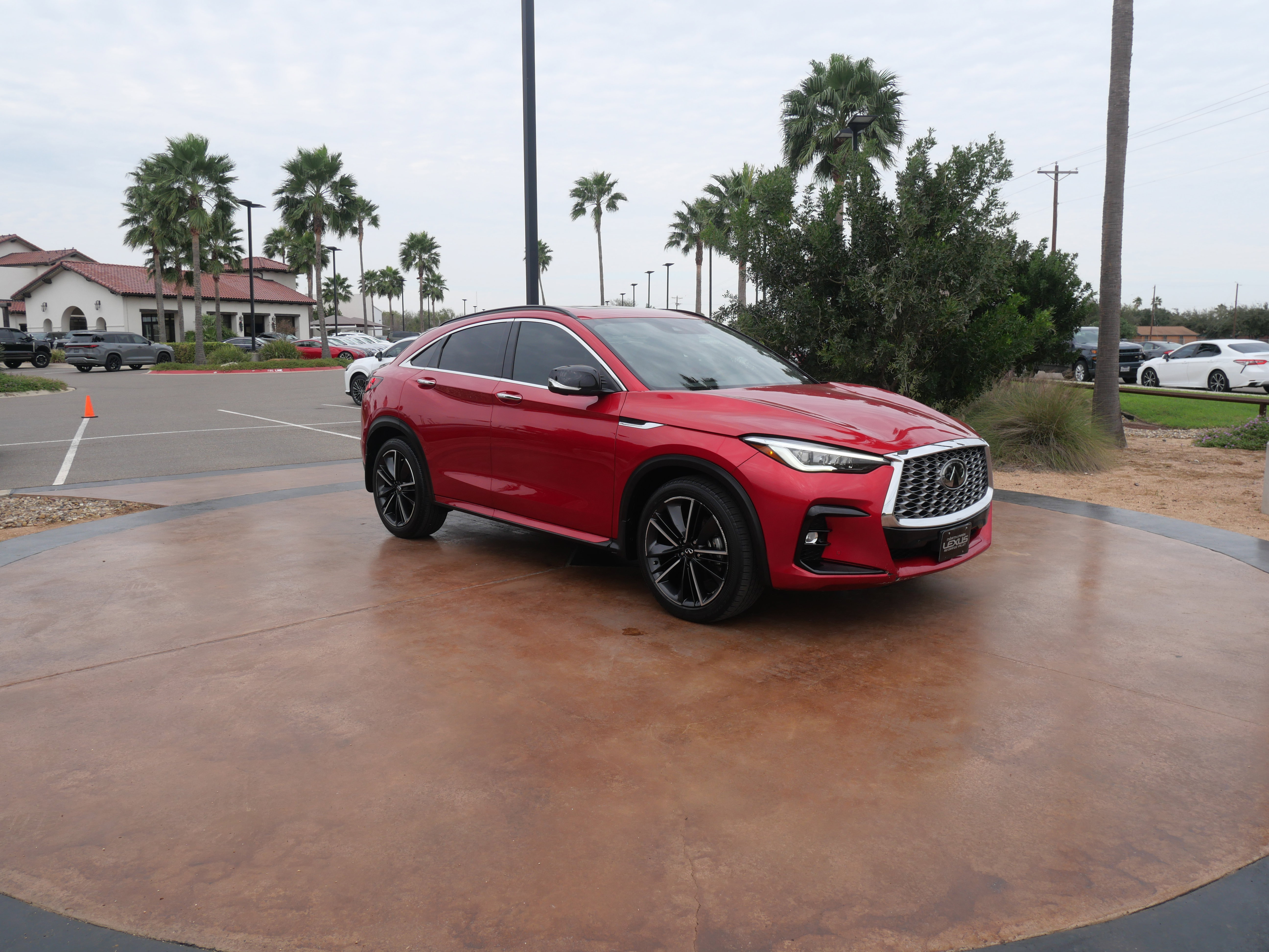 Used 2023 INFINITI QX55 Essential image 1