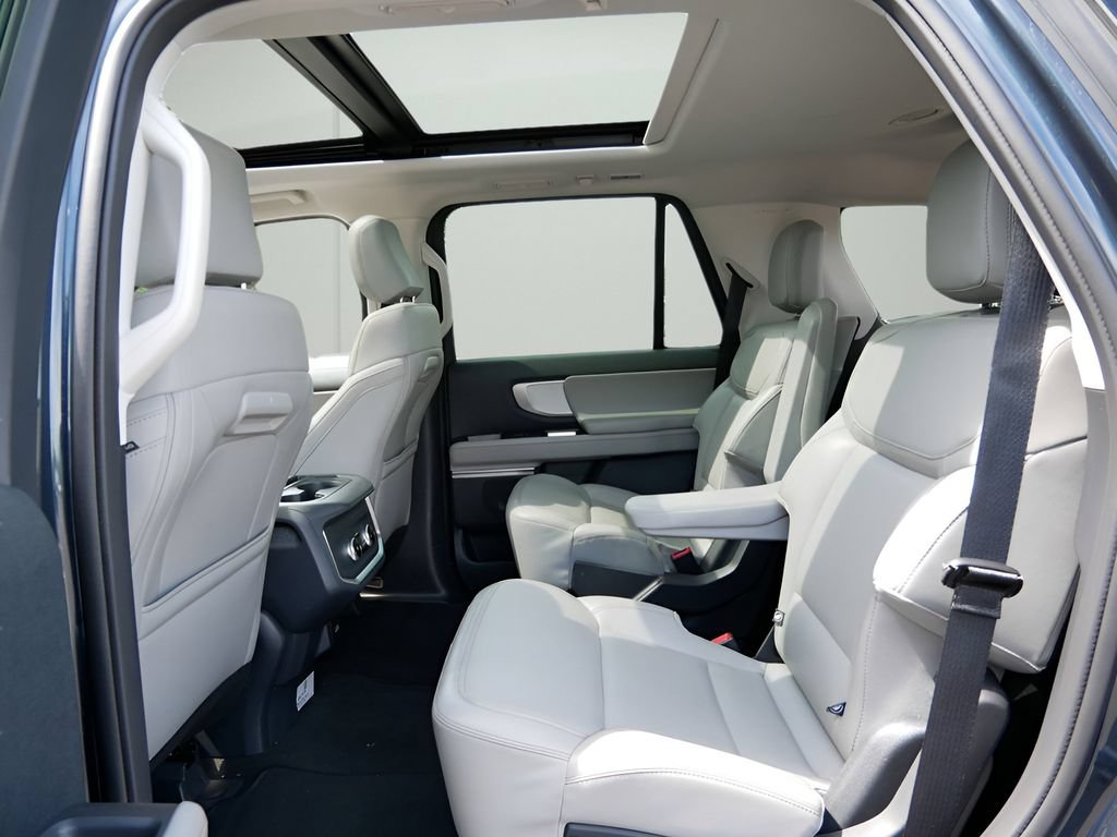 Used 2025 Ford Expedition Active AWD/4WD image 11