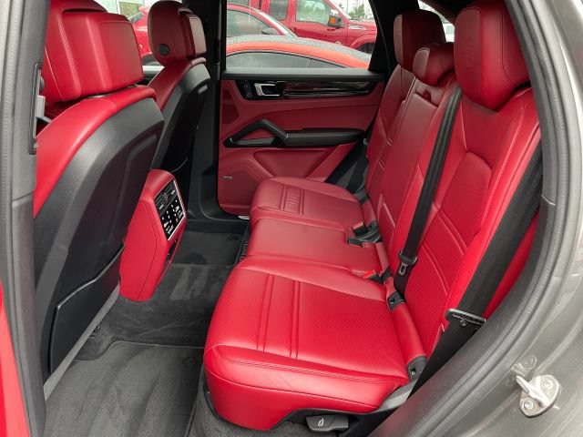 Used 2022 Porsche Cayenne S AWD/4WD image 44