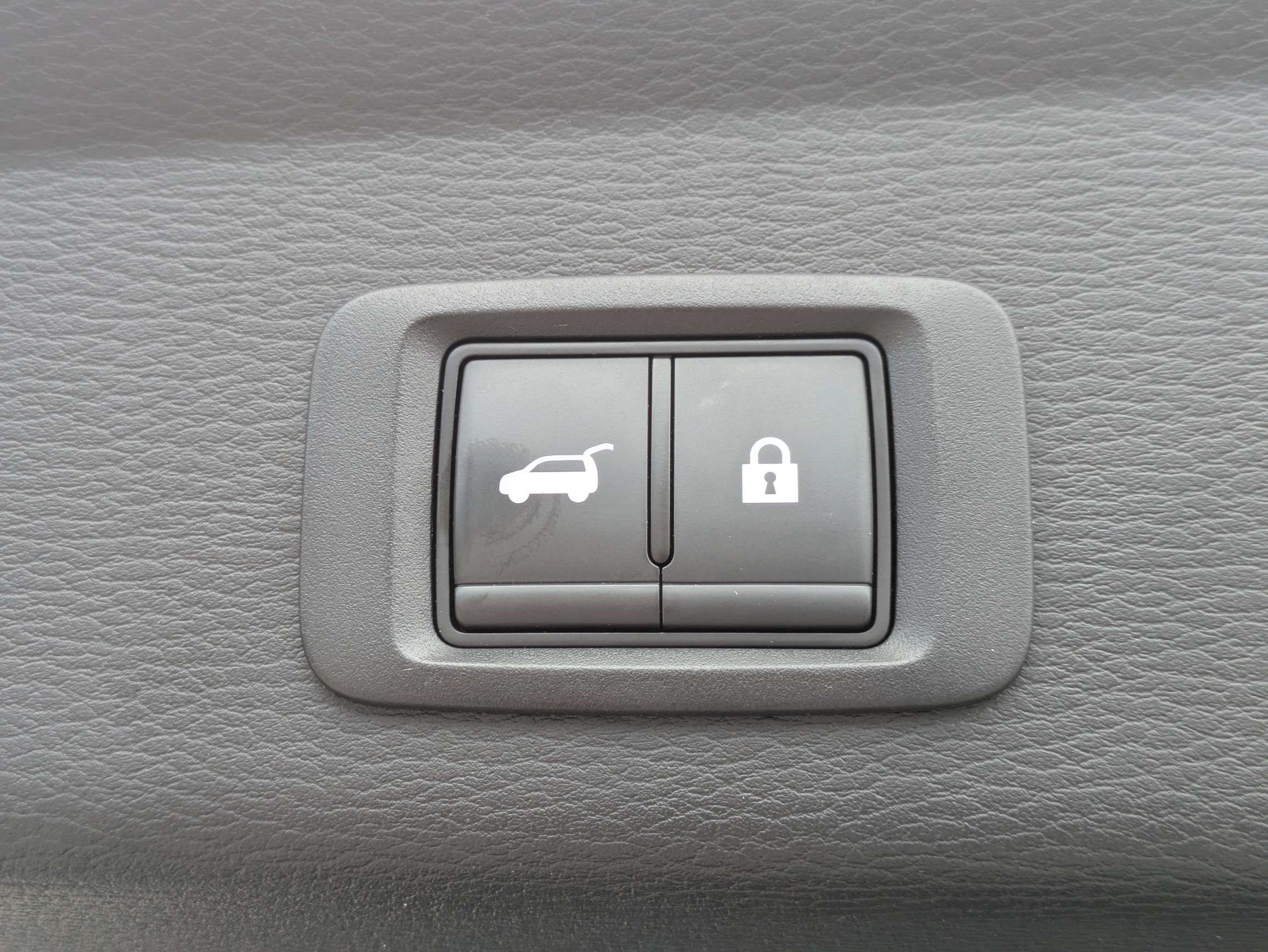Used 2025 Mitsubishi Outlander SE FWD image 12