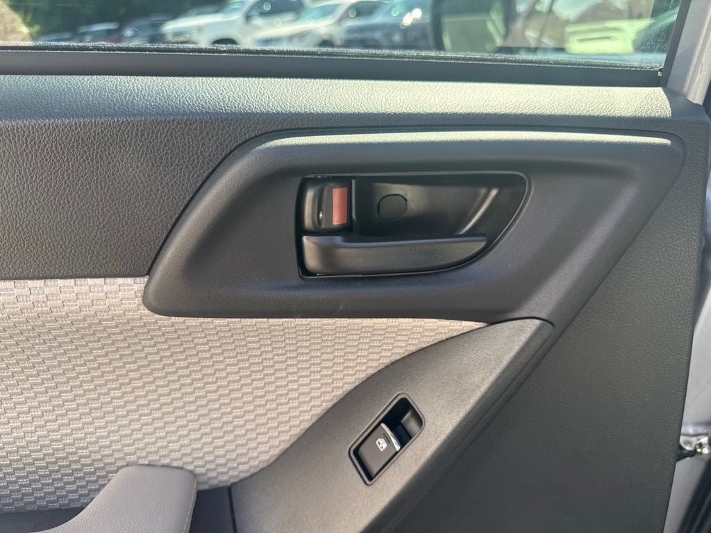 Used 2018 Subaru Forester 2.5i Premium AWD/4WD image 18
