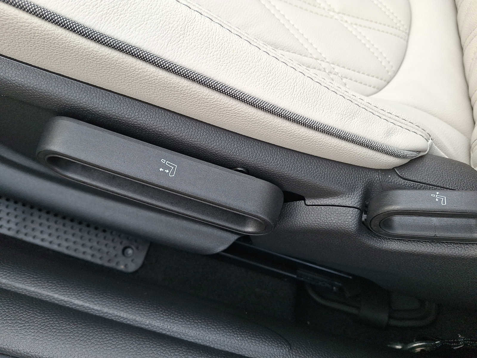 Used 2023 MINI Cooper S w/ Signature Upholstery Package image 11