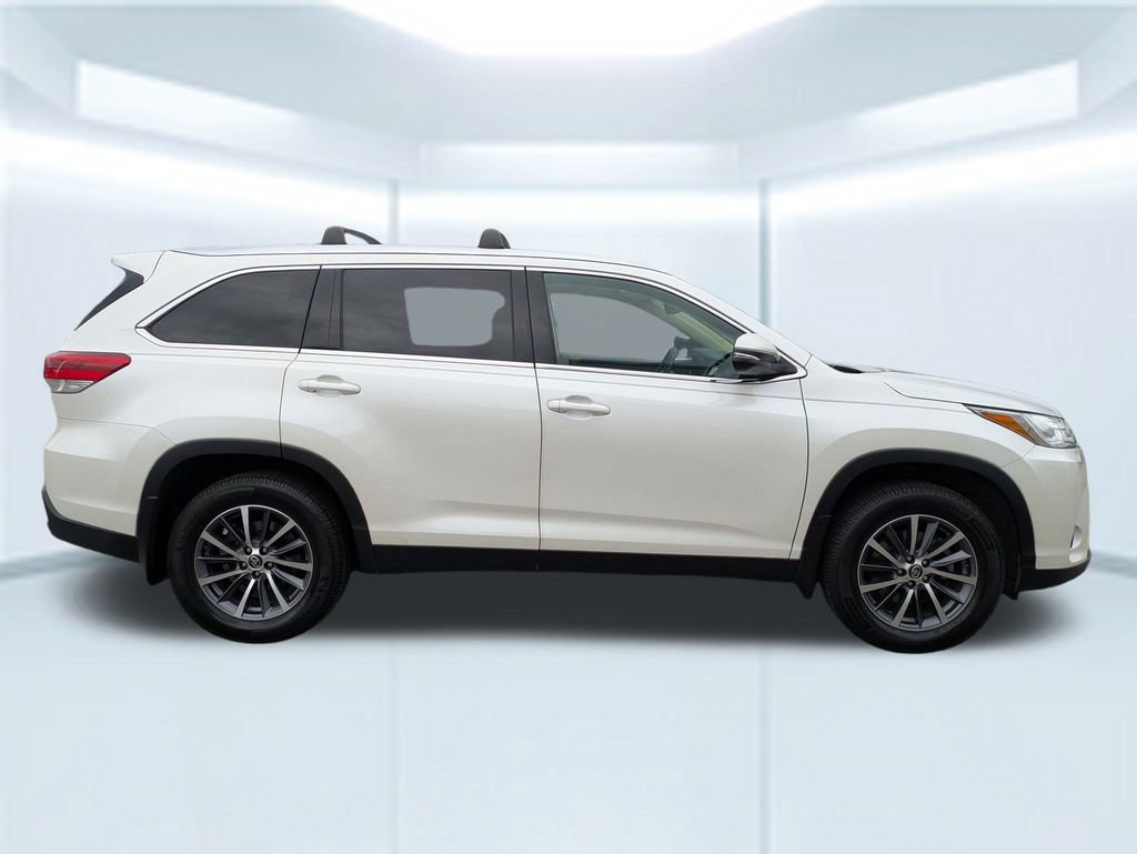 Used 2019 Toyota Highlander SE image 7