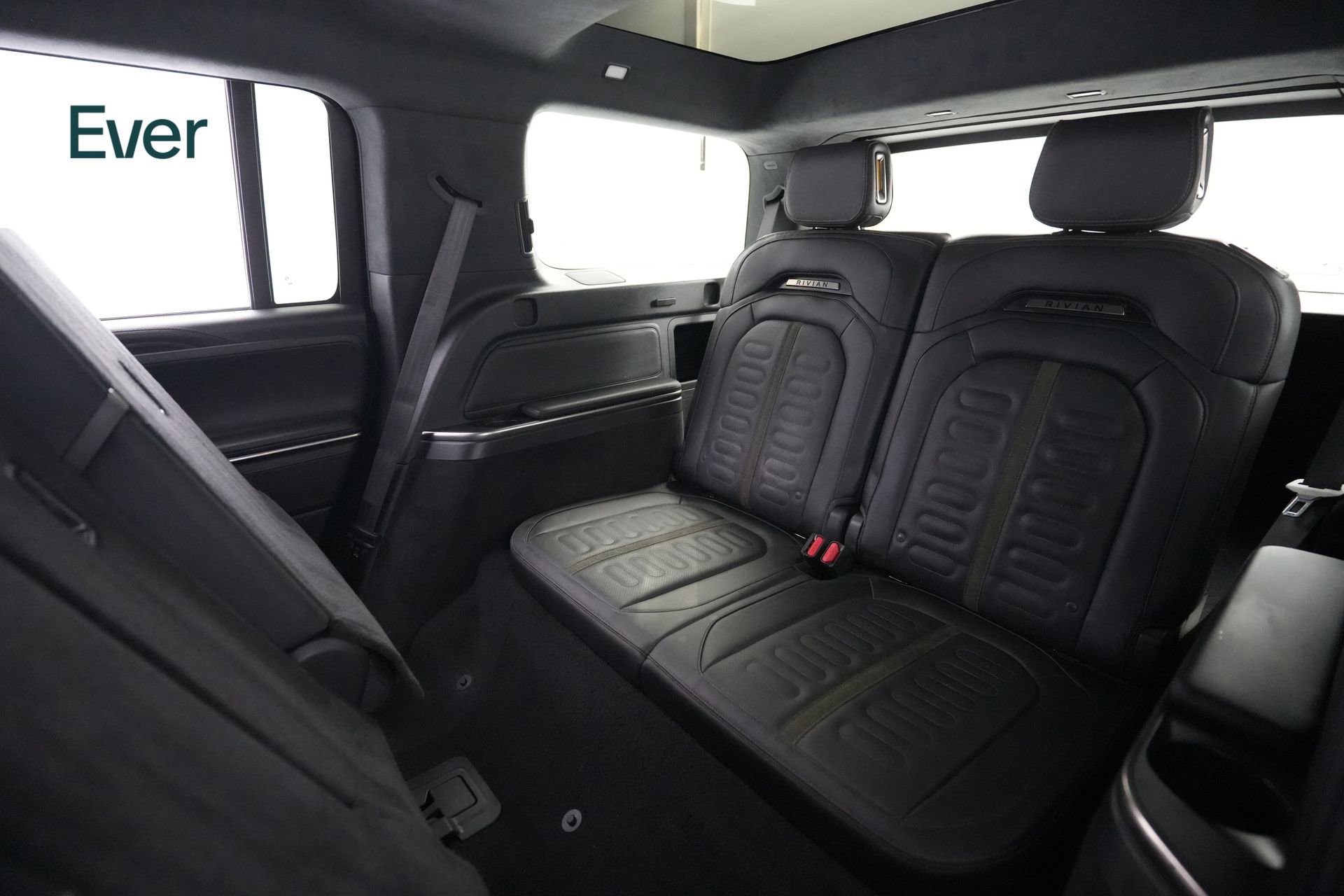 Used 2025 Rivian R1S Adventure AWD/4WD image 25