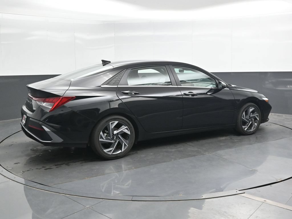 Certified 2026 Hyundai Elantra Limited w/ Cargo Package FWD image 3