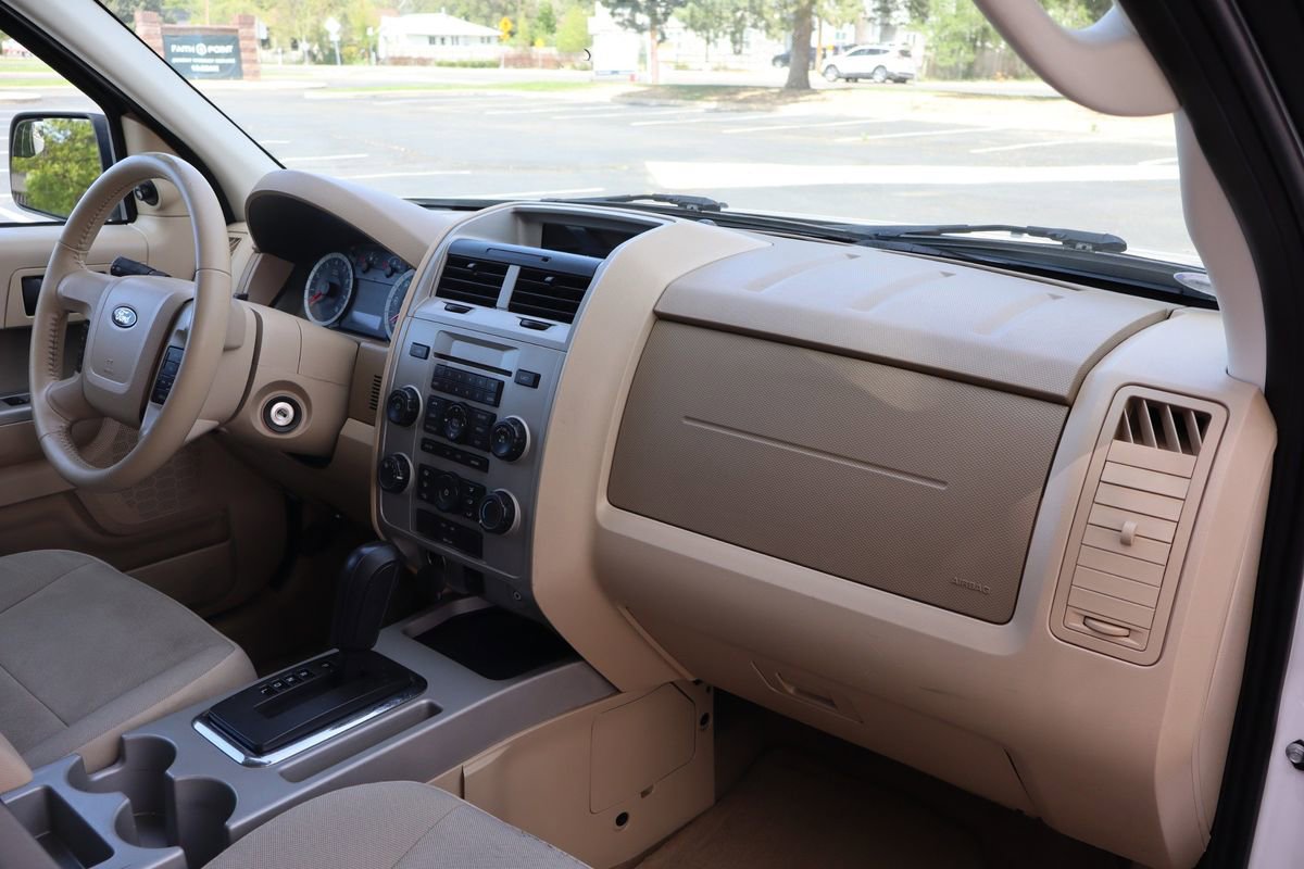 Used 2012 Ford Escape XLT AWD/4WD image 16