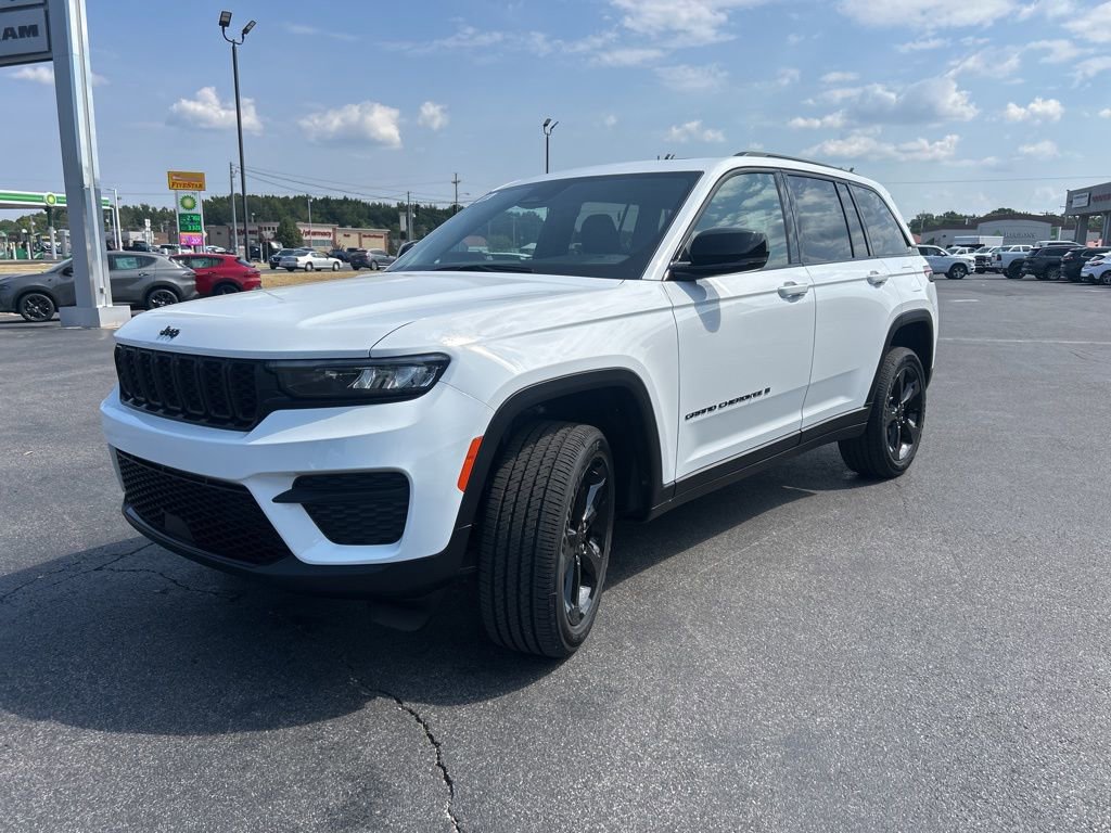 New 2025 Jeep Grand Cherokee Laredo image 8