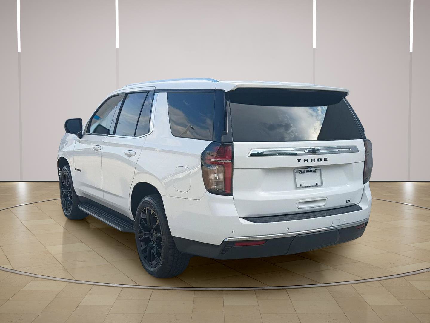 Used 2022 Chevrolet Tahoe LT w/ Luxury Package AWD/4WD image 6