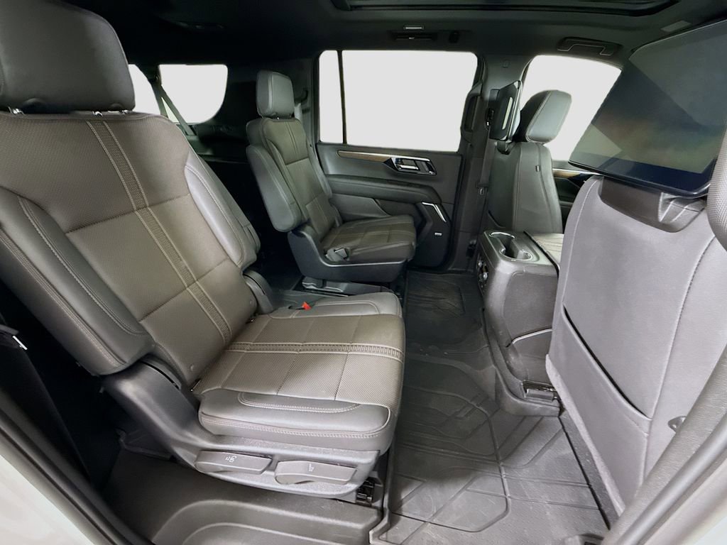 Used 2025 Chevrolet Suburban High Country AWD/4WD image 30