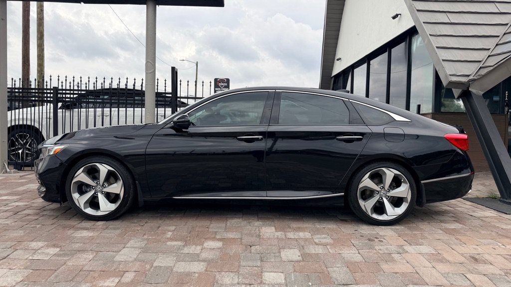 Used 2018 Honda Accord Touring image 9