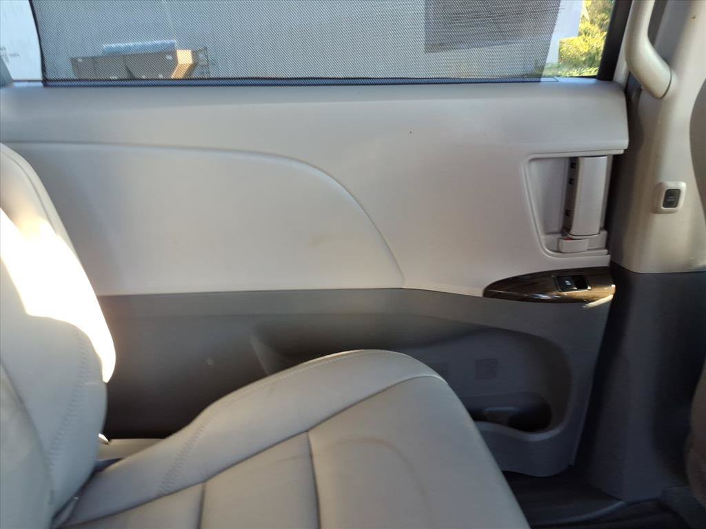 Used 2018 Toyota Sienna XLE AWD/4WD image 19