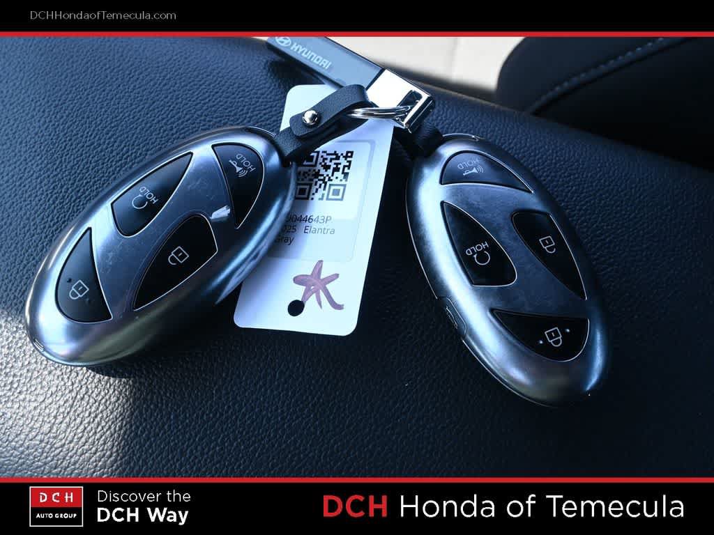 Used 2025 Hyundai Elantra Sport FWD image 15