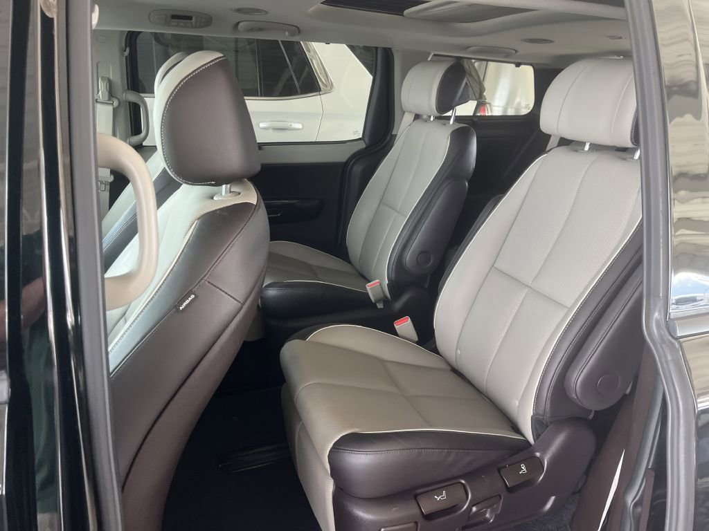 Used 2016 Kia Sedona SX Limited image 11