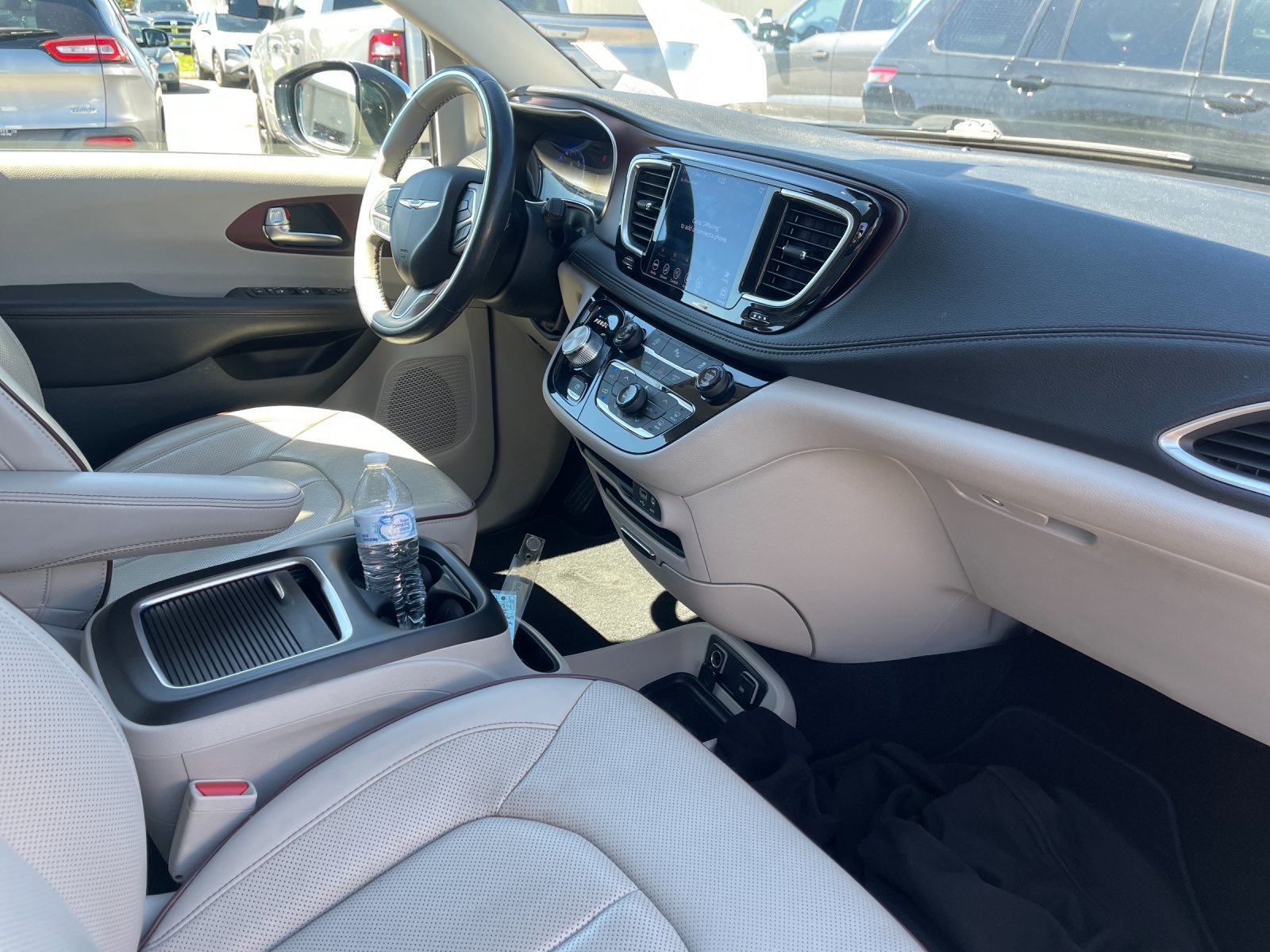 Used 2020 Chrysler Pacifica Limited FWD image 17