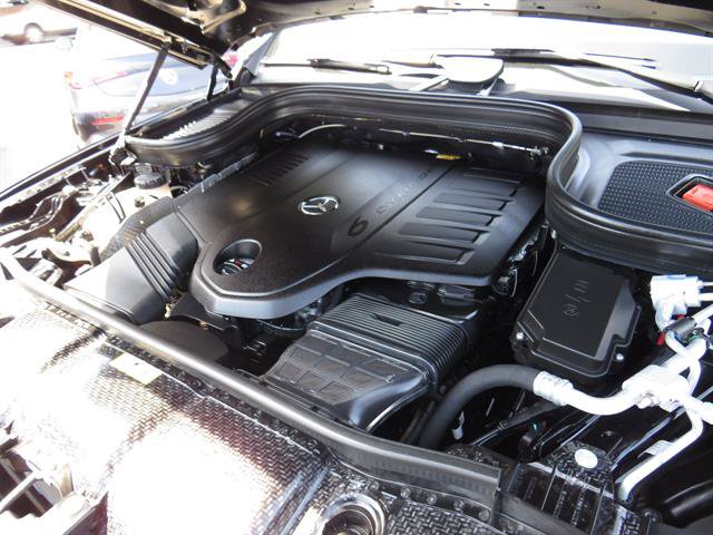 Used 2026 Mercedes-Benz GLE 450 4MATIC w/ Winter Package image 7