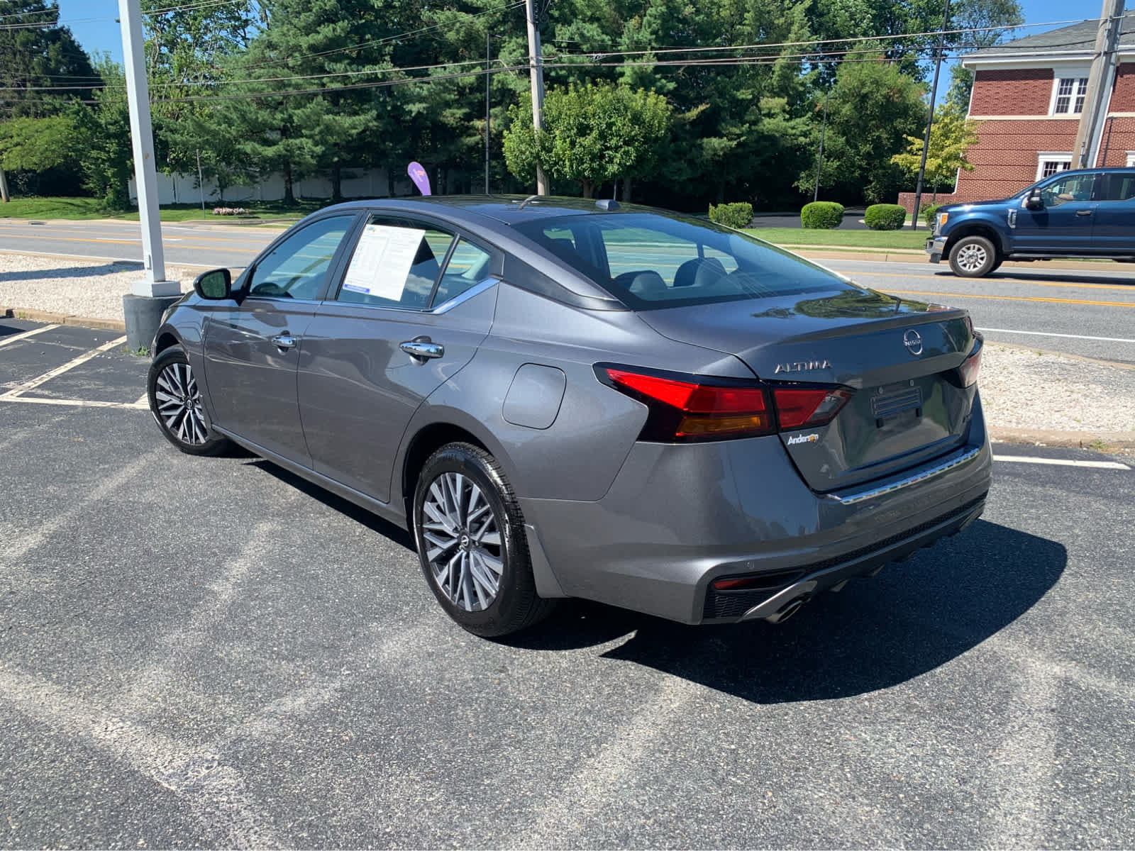 Used 2023 Nissan Altima 2.5 SV w/ SV Premium Package AWD/4WD image 4
