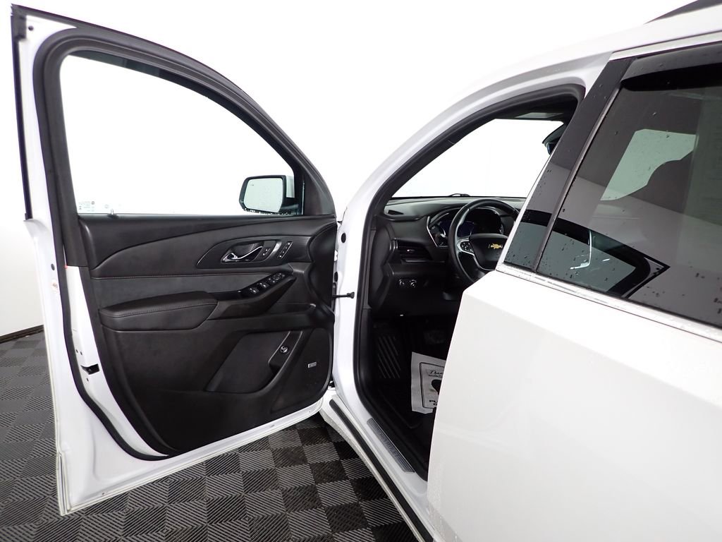 Used 2023 Chevrolet Traverse High Country image 23