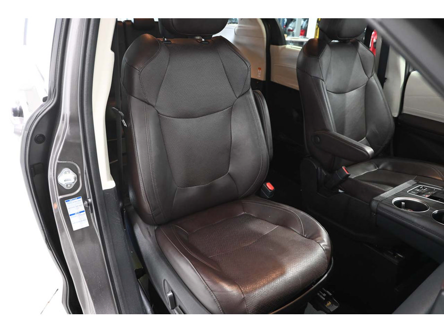 Used 2022 Toyota Sienna Platinum AWD/4WD image 16
