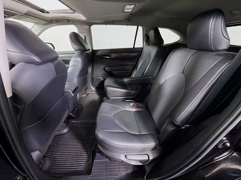 Used 2022 Toyota Highlander Limited image 25