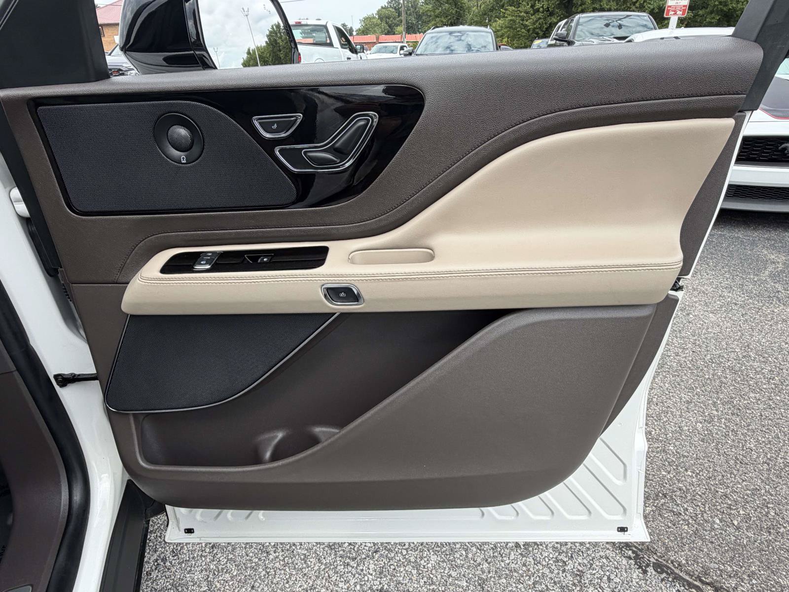 Used 2023 Lincoln Aviator Reserve w/ Elements Package Plus RWD image 31