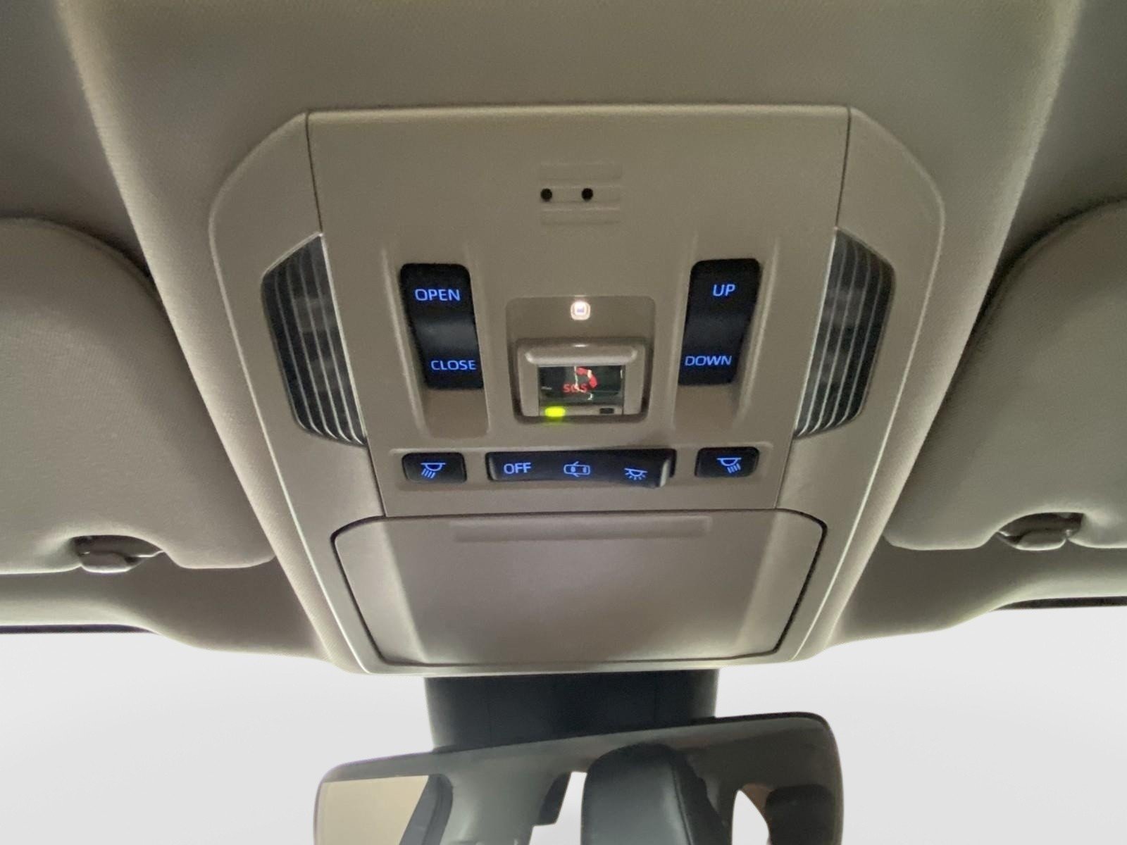 Used 2020 Toyota Highlander XLE AWD/4WD image 26