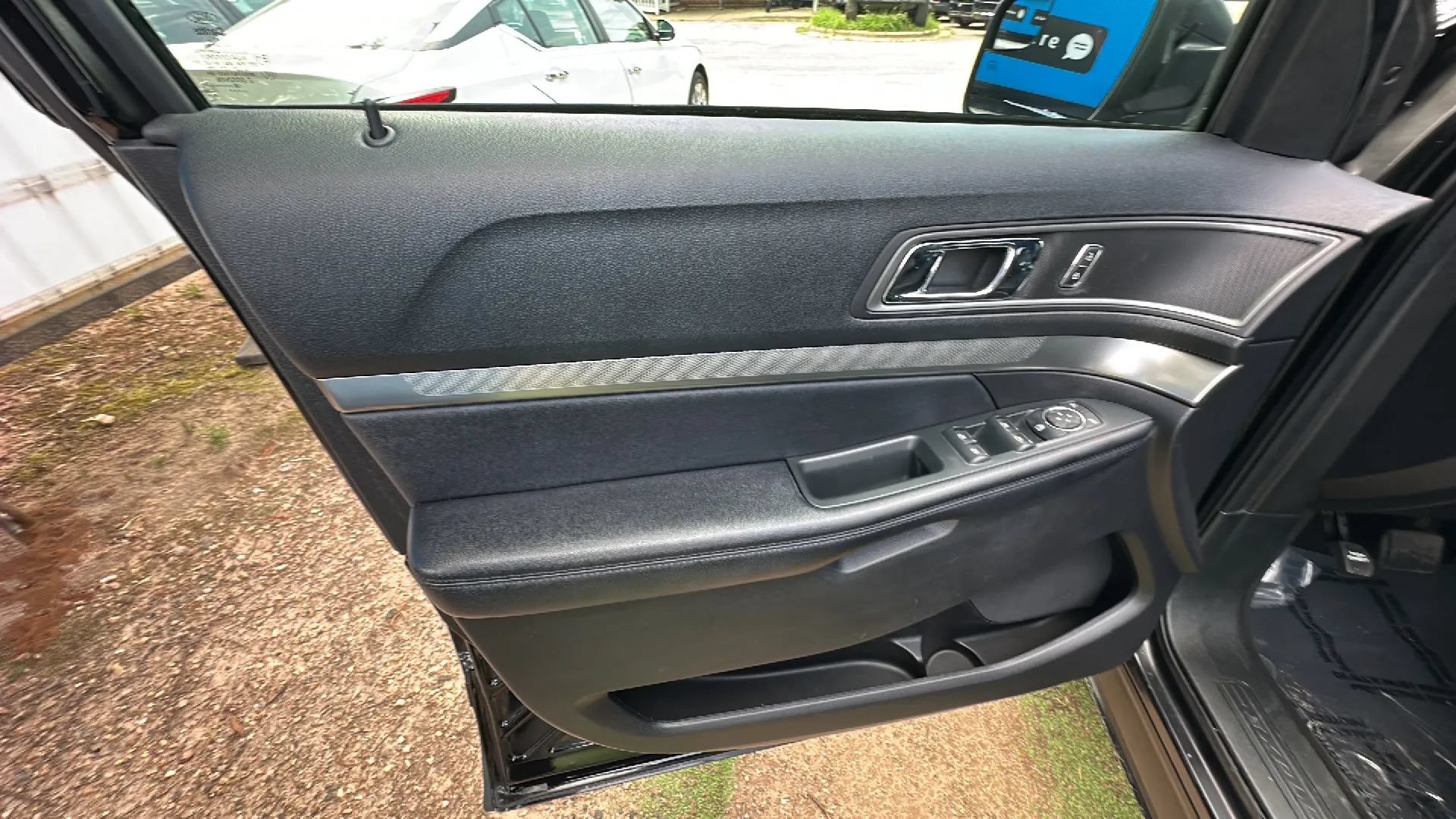 Used 2018 Ford Explorer XLT AWD/4WD image 18