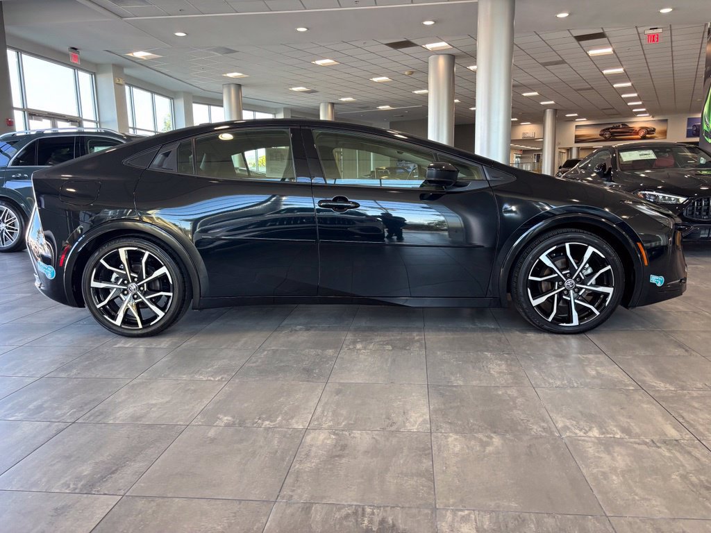 Used 2024 Toyota Prius Prime FWD image 2