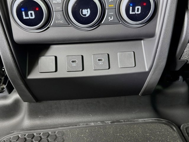 Used 2025 Land Rover Defender 110 S image 28