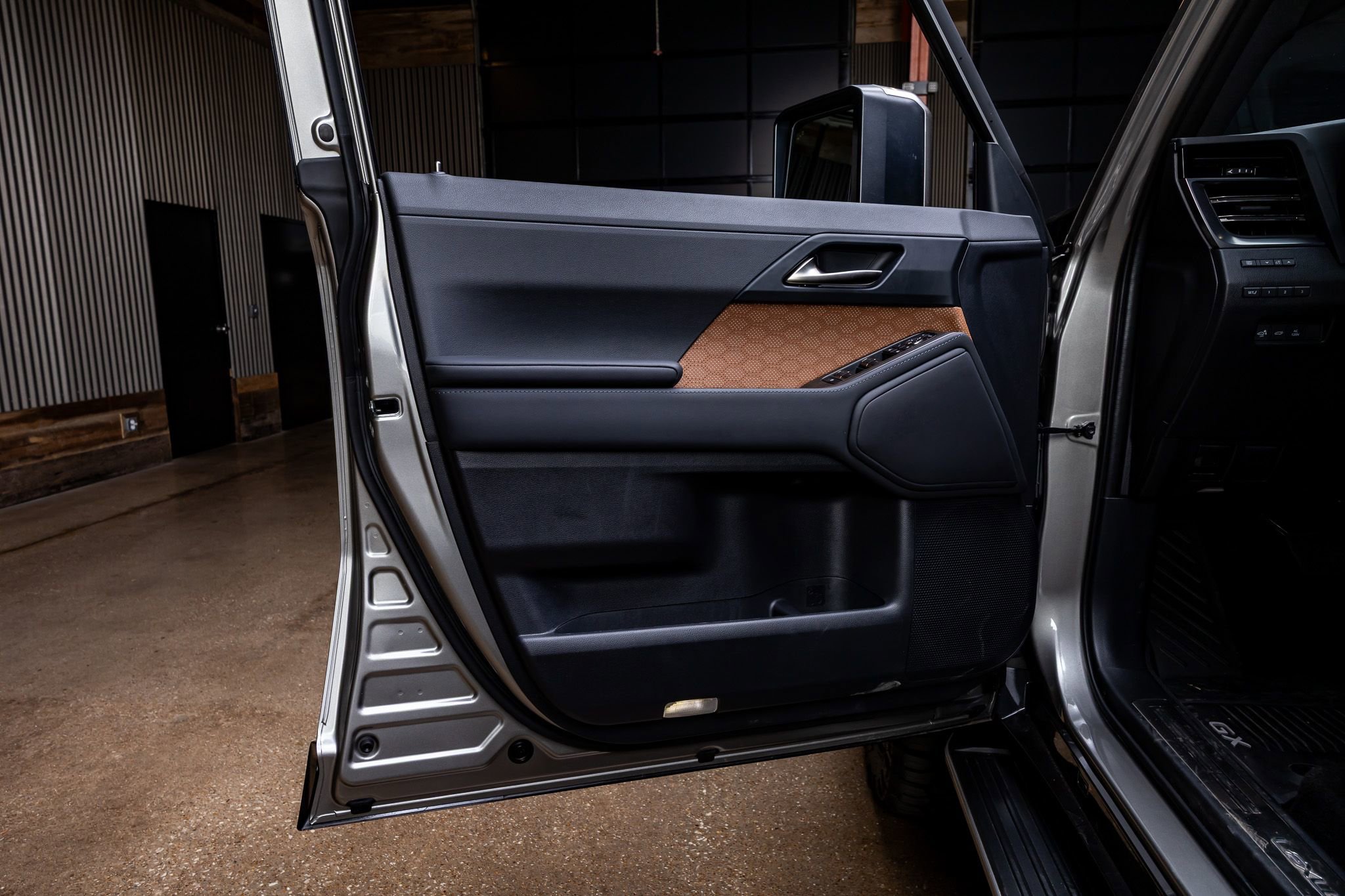 Used 2025 Lexus GX 550 image 37