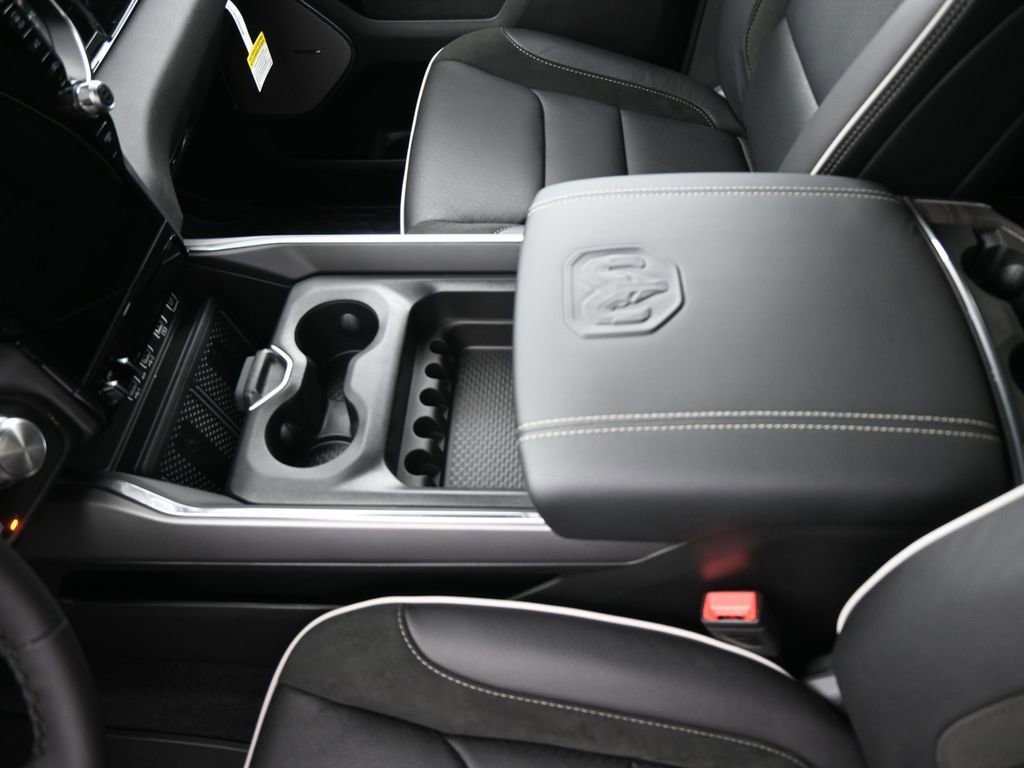 New 2026 RAM 1500 Laramie AWD/4WD image 4