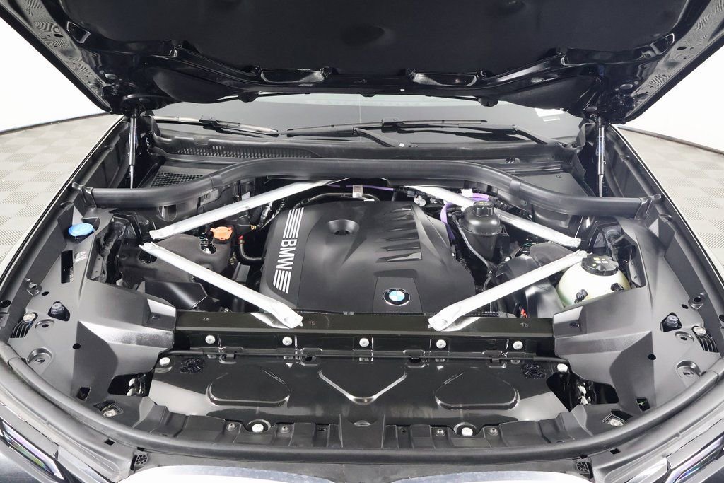 Used 2026 BMW X7 xDrive40i w/ Premium Package image 16