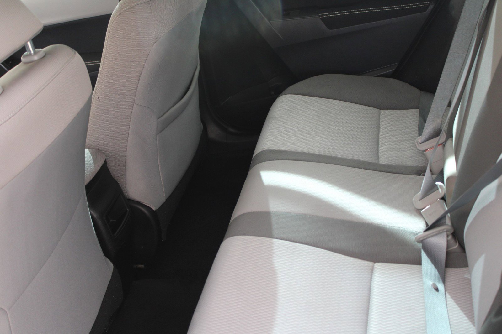 Used 2018 Toyota Corolla LE image 16