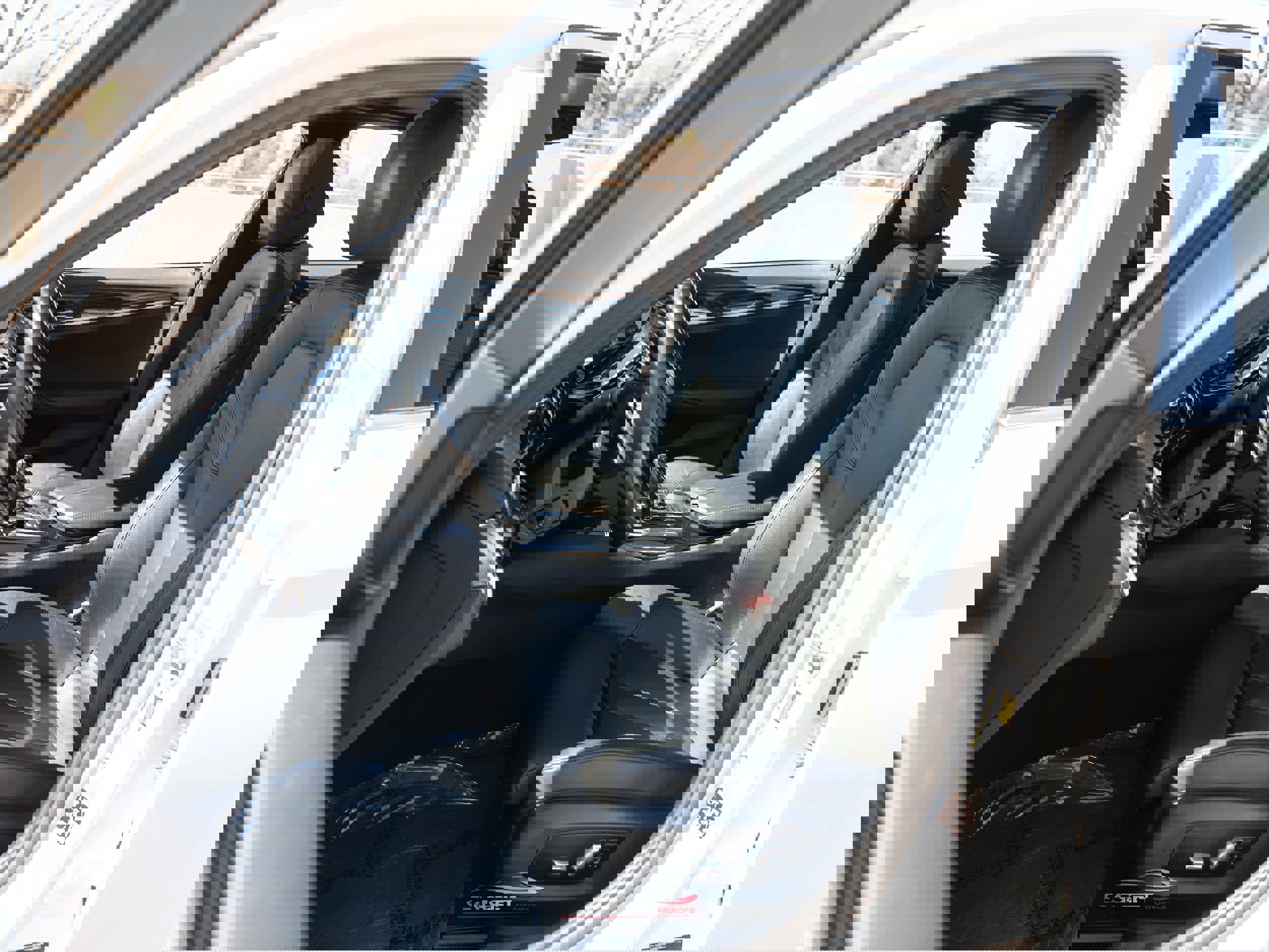 Used 2018 BMW 530i xDrive w/ Premium Package image 16