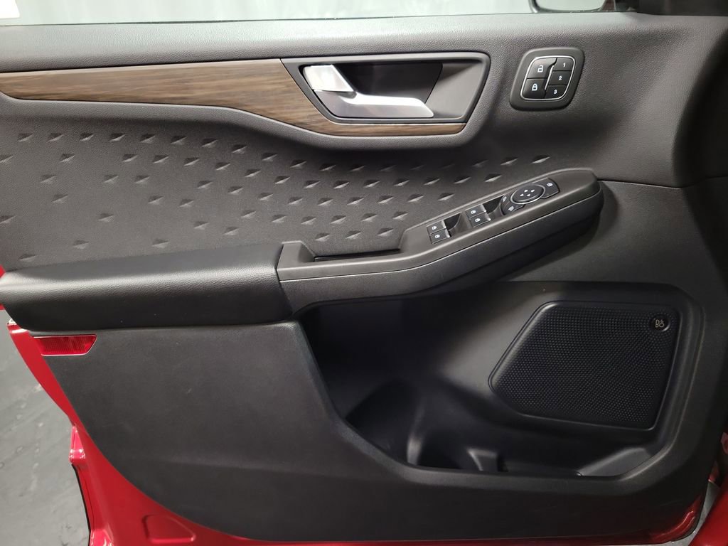 Used 2020 Ford Escape Titanium image 23