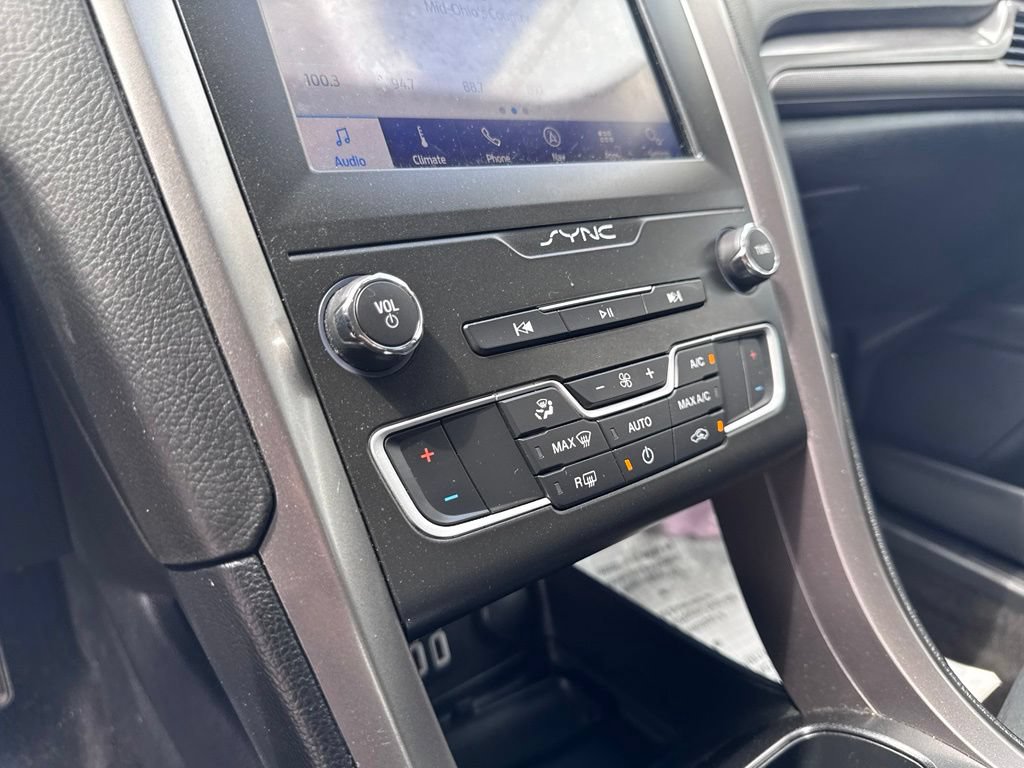 Used 2020 Ford Fusion SE FWD image 18