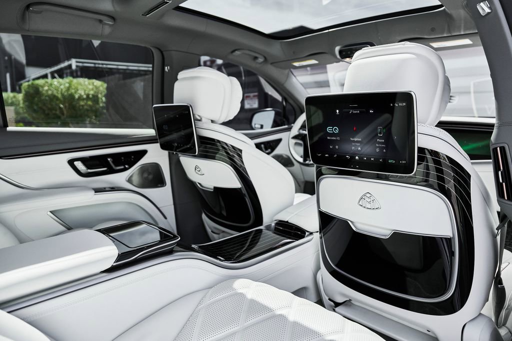 Used 2024 Mercedes-Benz Maybach EQS 680 4MATIC image 43