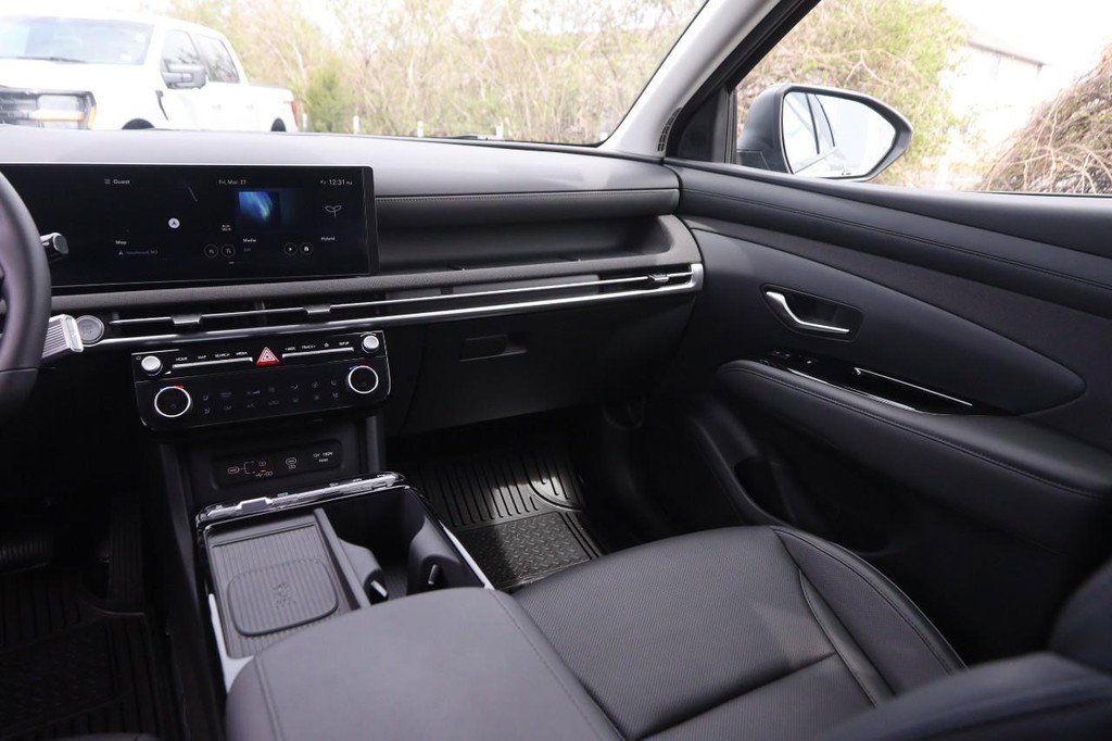 Used 2025 Hyundai Tucson Limited image 27