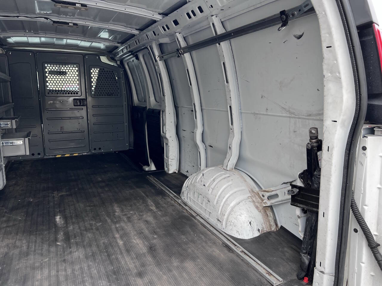 Used 2018 GMC Savana 2500 Extended image 23