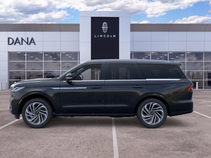 New 2026 Lincoln Navigator Reserve AWD/4WD image 3