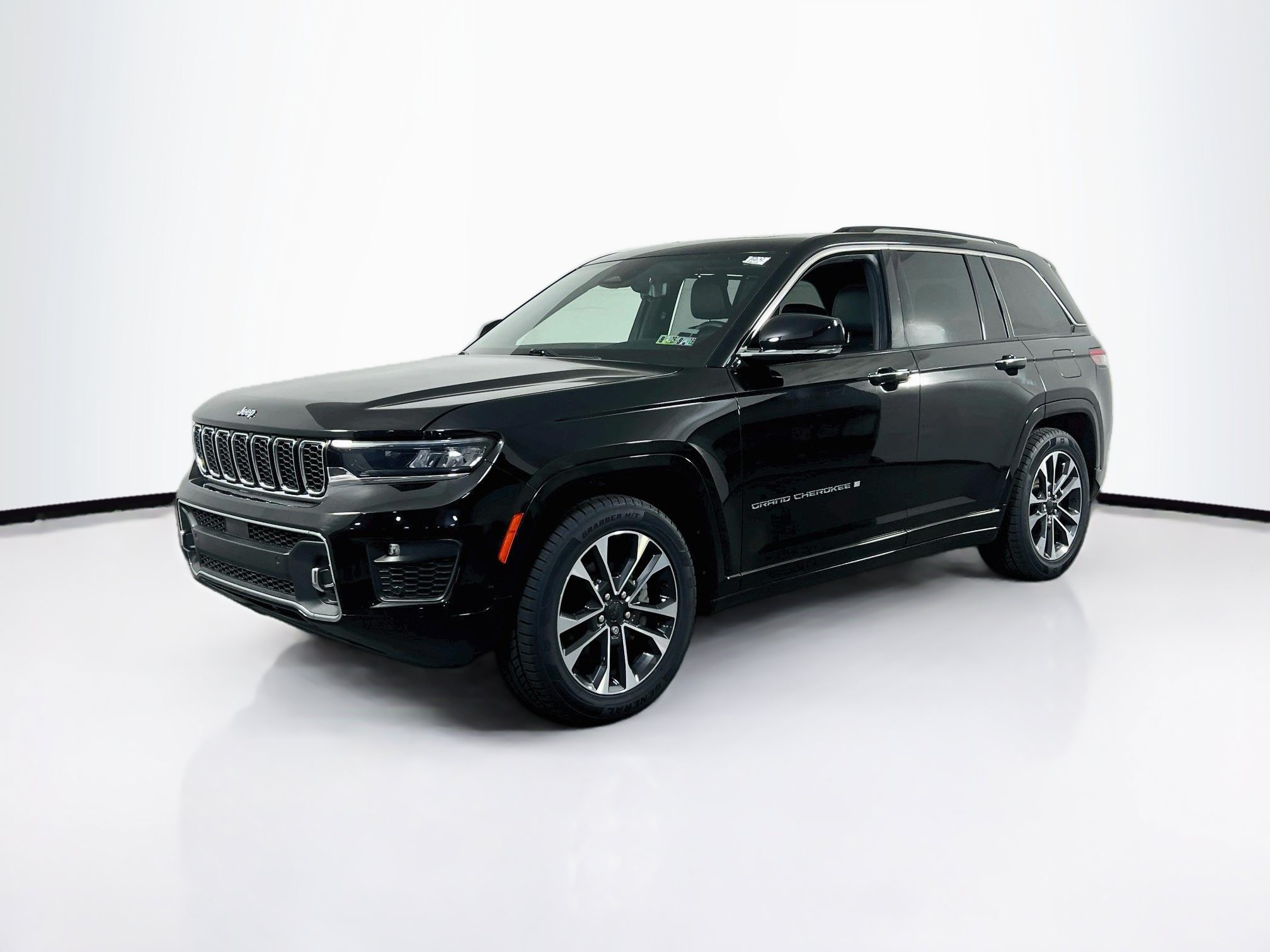Used 2022 Jeep Grand Cherokee Overland w/ Luxury Tech Group IV AWD/4WD image 1