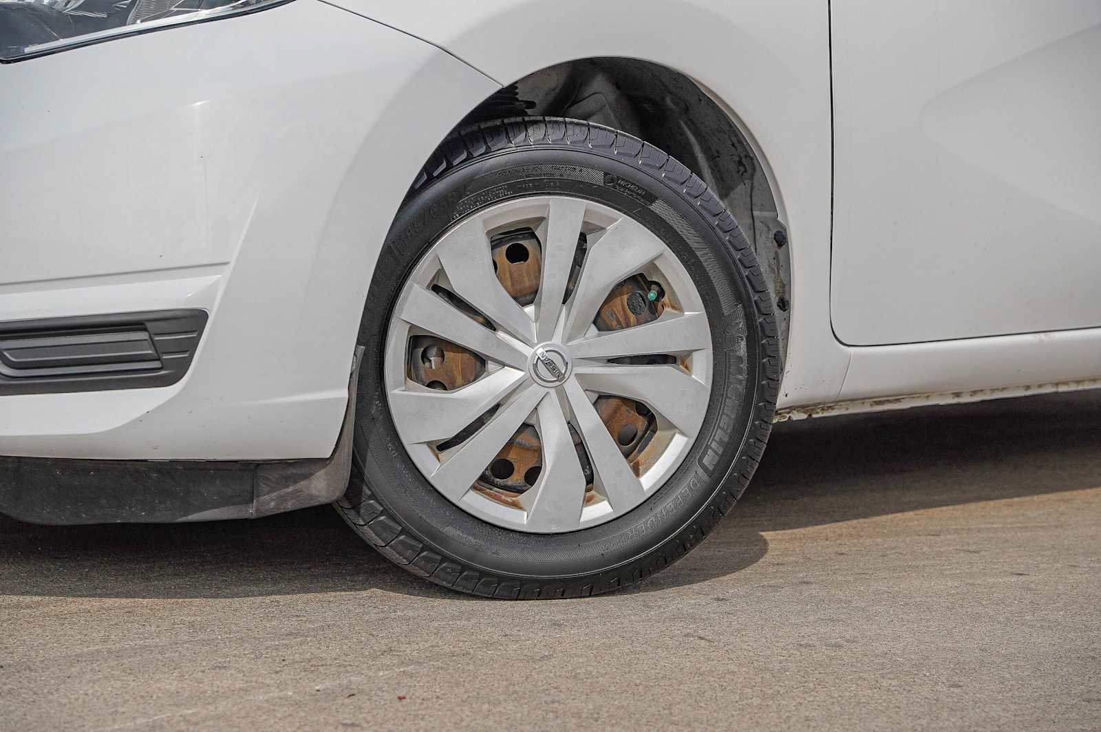 Used 2018 Nissan Versa Note SV image 2