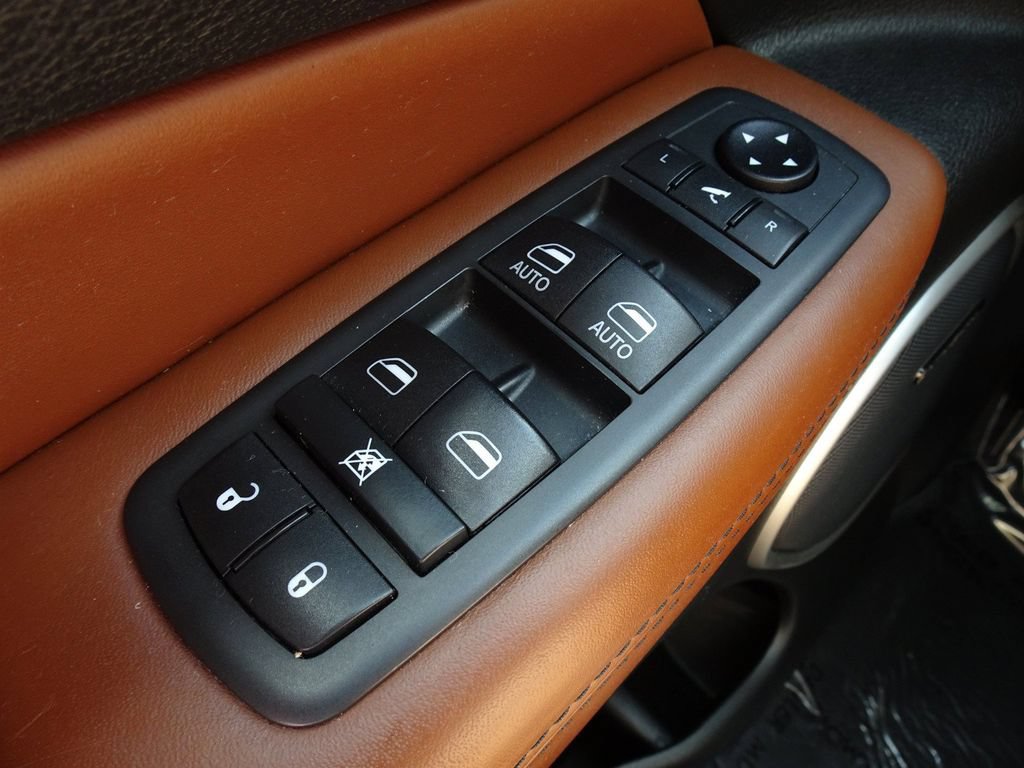 Used 2020 Jeep Grand Cherokee Summit w/ Skid Plate Group AWD/4WD image 25