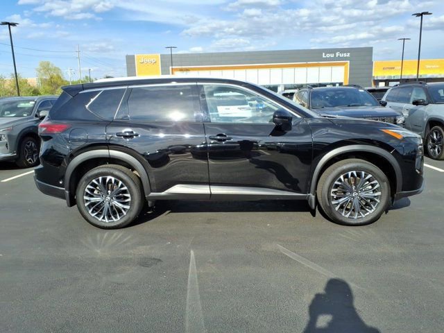 Used 2025 Nissan Rogue SL w/ Tech Package AWD/4WD image 29