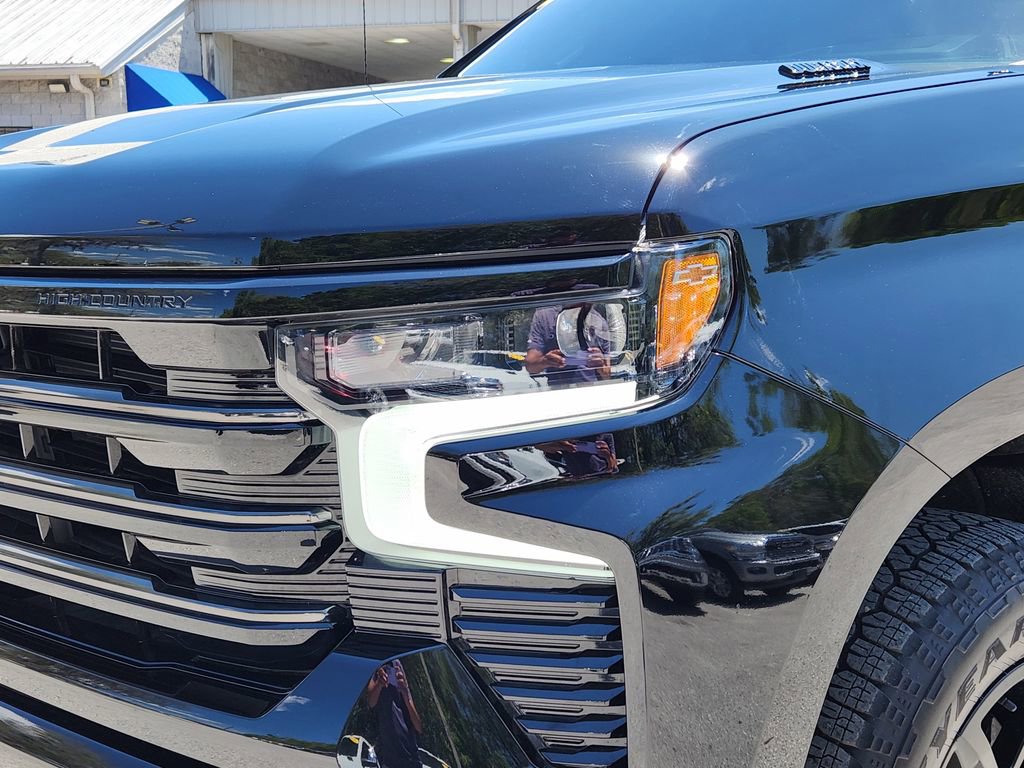 Used 2024 Chevrolet Silverado 1500 High Country w/ Midnight Edition AWD/4WD image 7