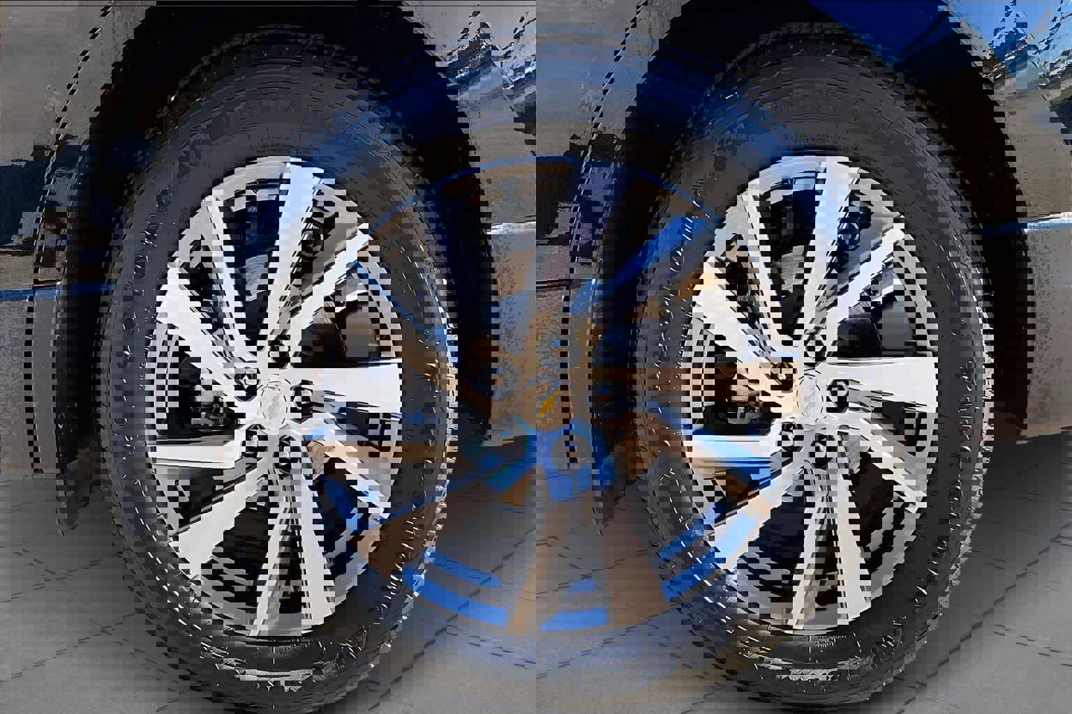 Used 2023 Chevrolet Equinox Premier image 10